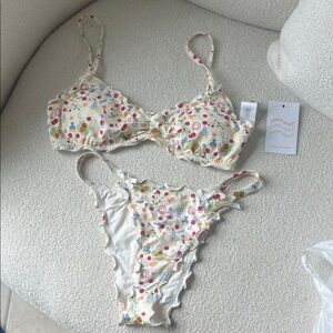 NWT Dippin daisys bikini set